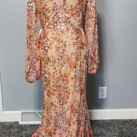 NWT Mac Duggal Floral Print Sequined Puff Sleeve Gown Size 6 Apricot - Picture 8 of 16